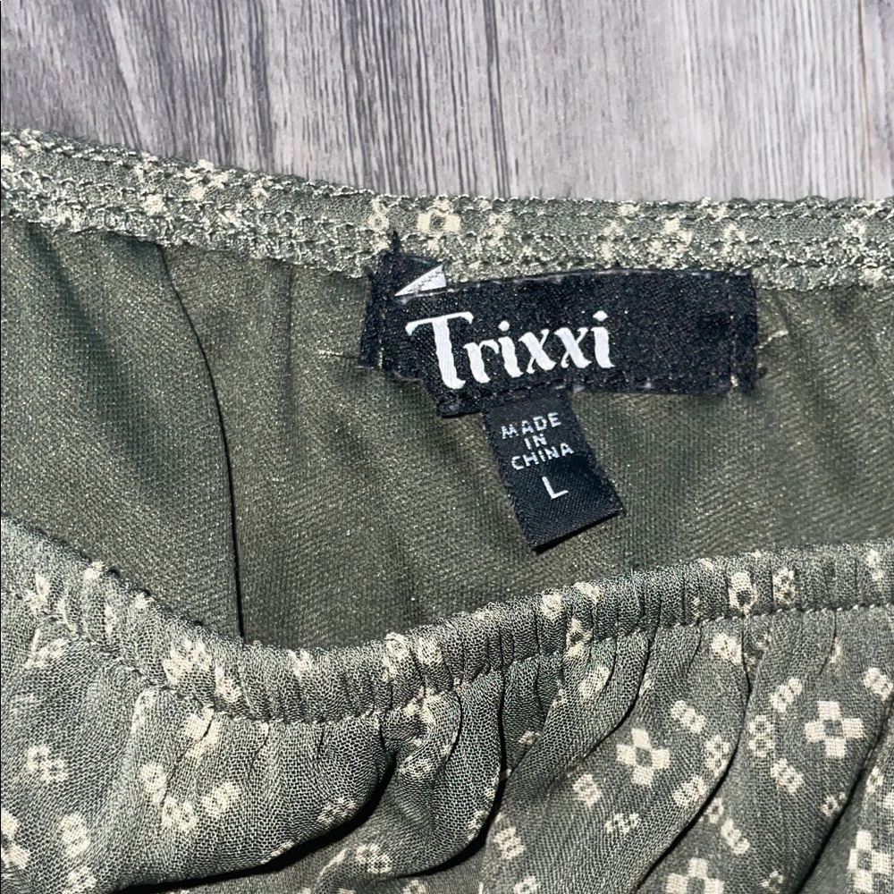 Tweeds Olive Puff-Sleeve Smocked Tiered Mini Dress - Picture 2 of 3